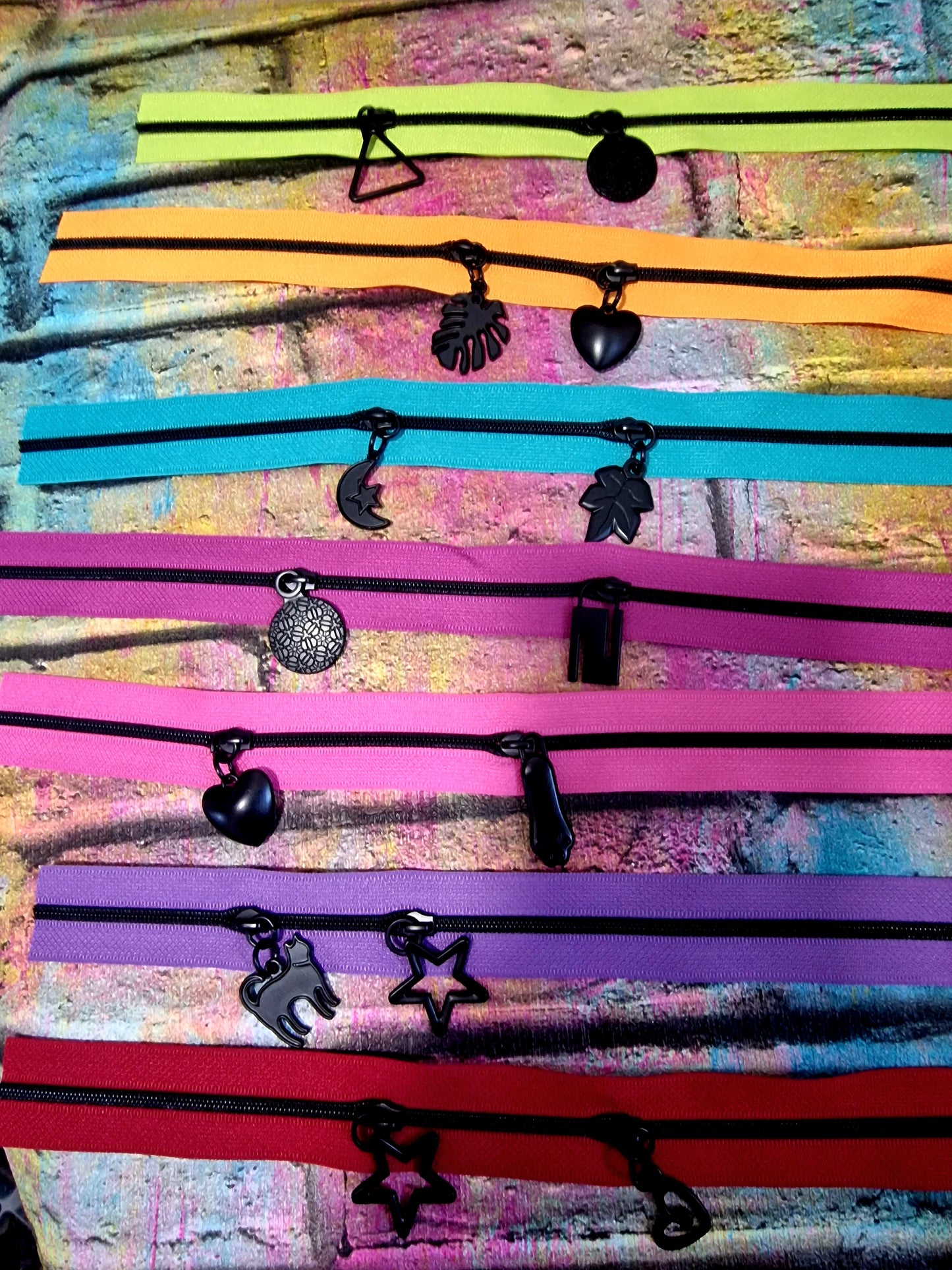 Size 3 Zipper tape ORCHARD PUNK PINK WITH MATT BLACK TEETH