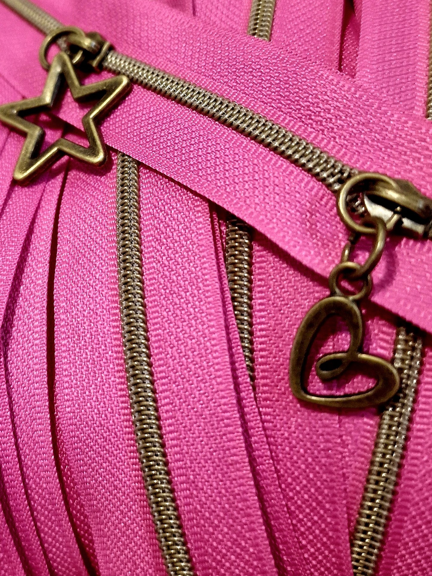 Size 3 Zipper tape DISCO PINK WITH ANTIQUE BRASS TEETH