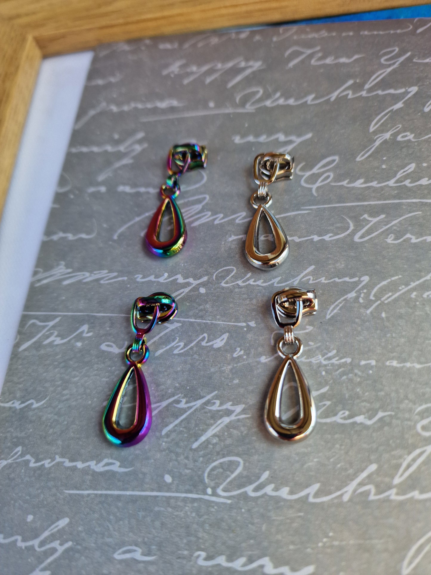 Size 3 zip pull Teardrop