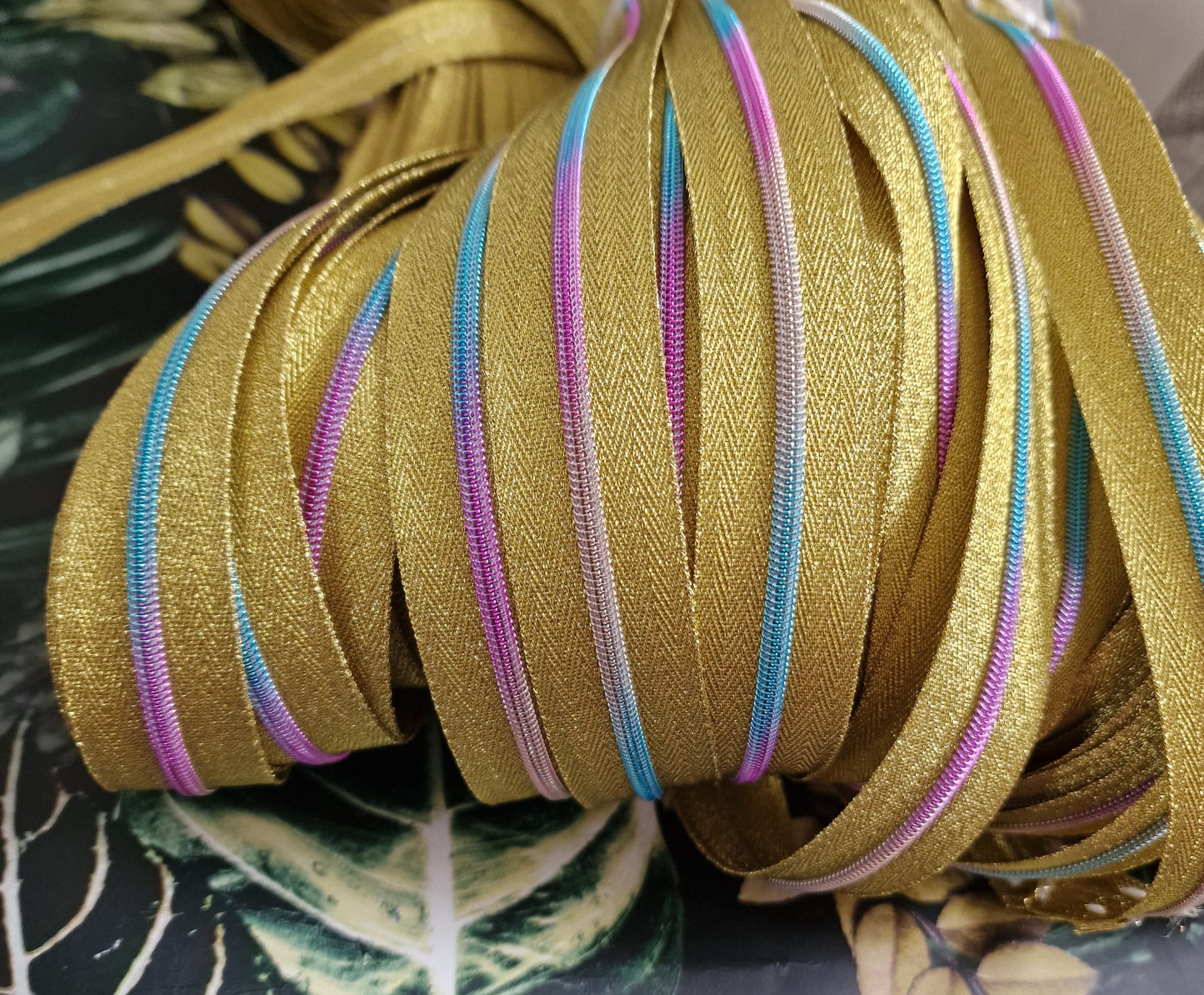 Size 3 Zipper tape GLITTER BUG GOLD METALLIC RAINBOW TEETH