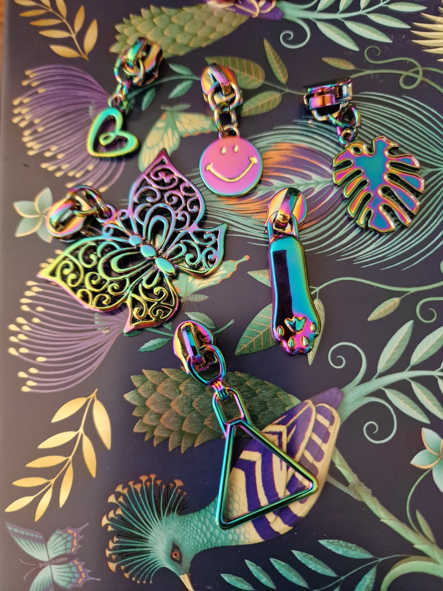 Size 5# Rainbow SWIRLY HEART zipper pulls