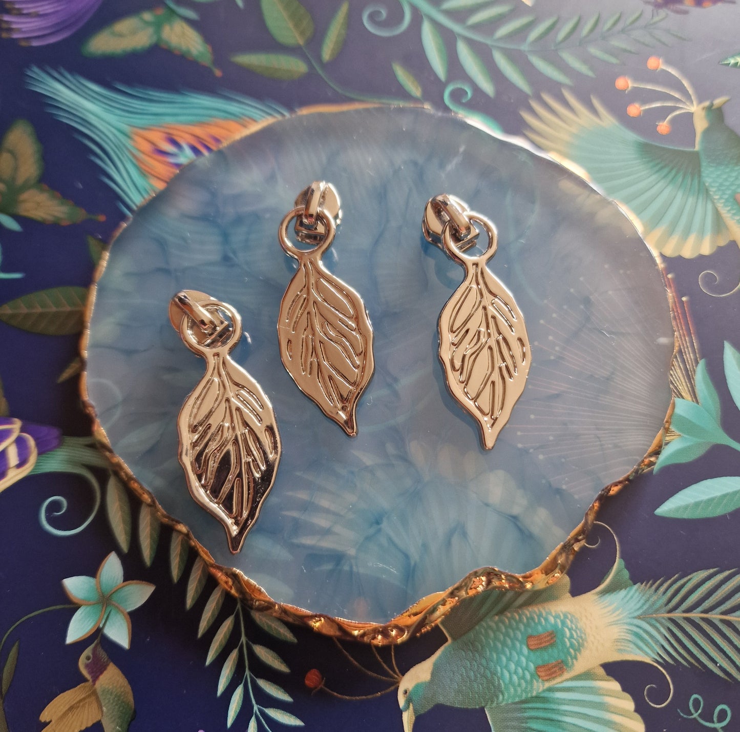 Size 3# zip pull LONG LEAF RAINBOW AND SILVER