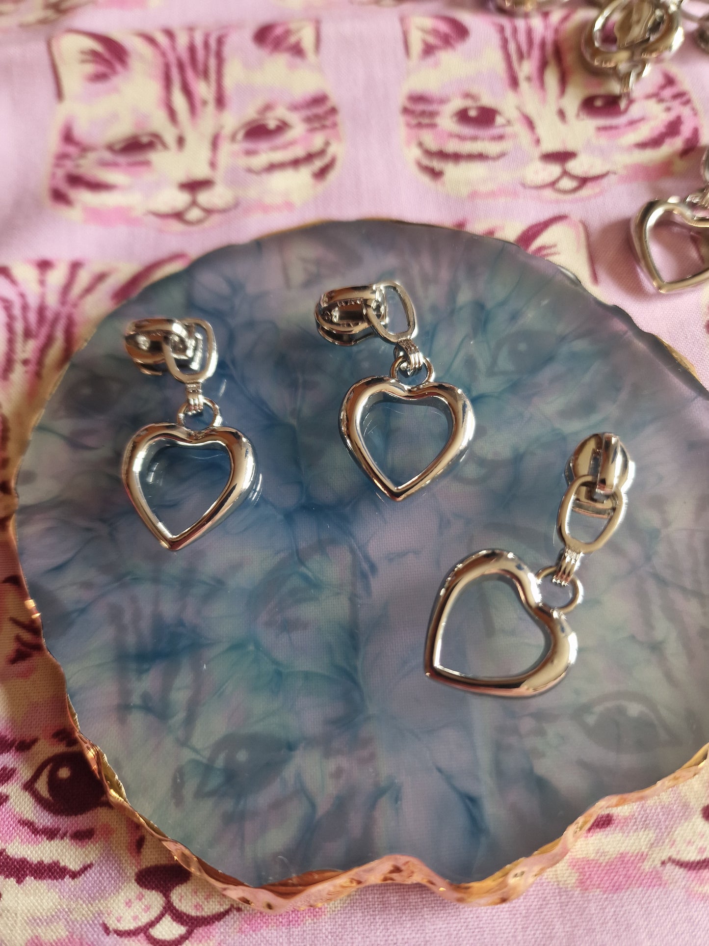 Size 3 zip pull OPEN HEART. RAINBOW OR SILVER