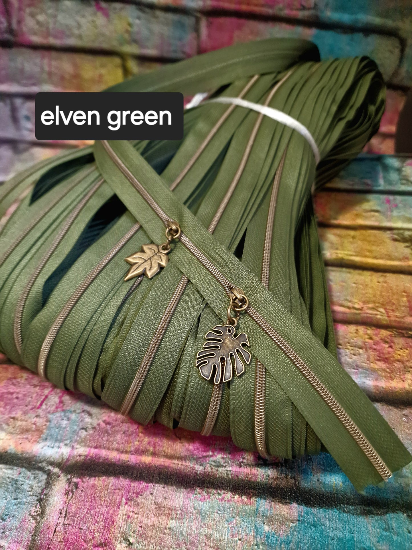 Size 3# zip pulls MONSTERA LEAF ANTIQUE BRASS and MATT BLACK