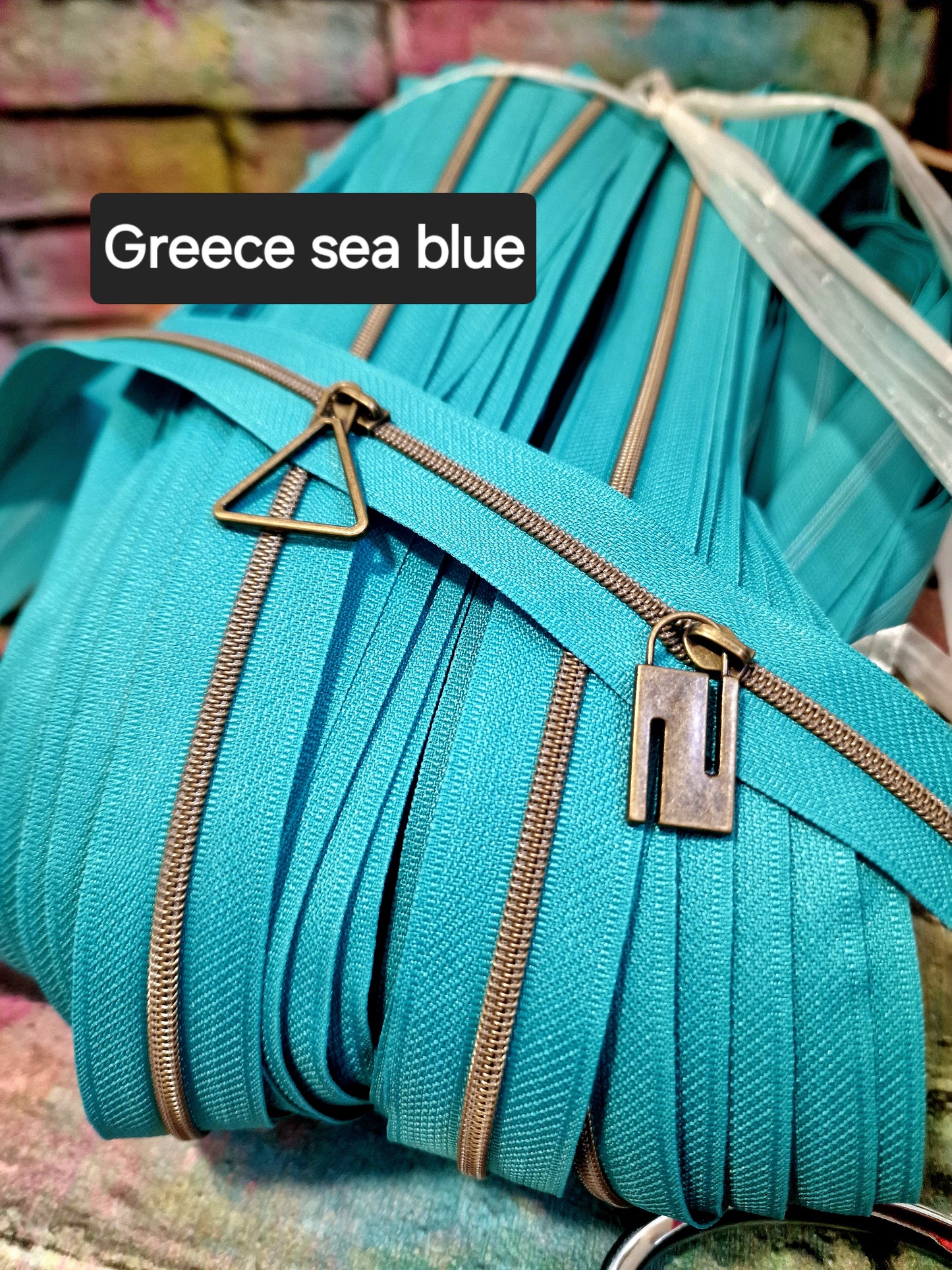 Size 3# zip pulls STYLE PADLOCK PULL ANTIQUE BRASS AND MATT BLACK