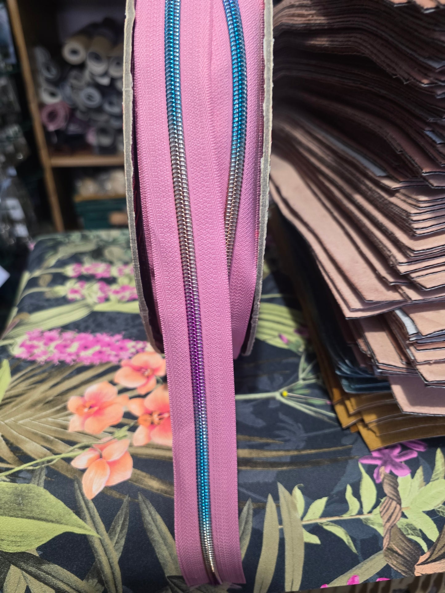 SIZE 5# light pink Rainbow Teeth continuous zipper tape