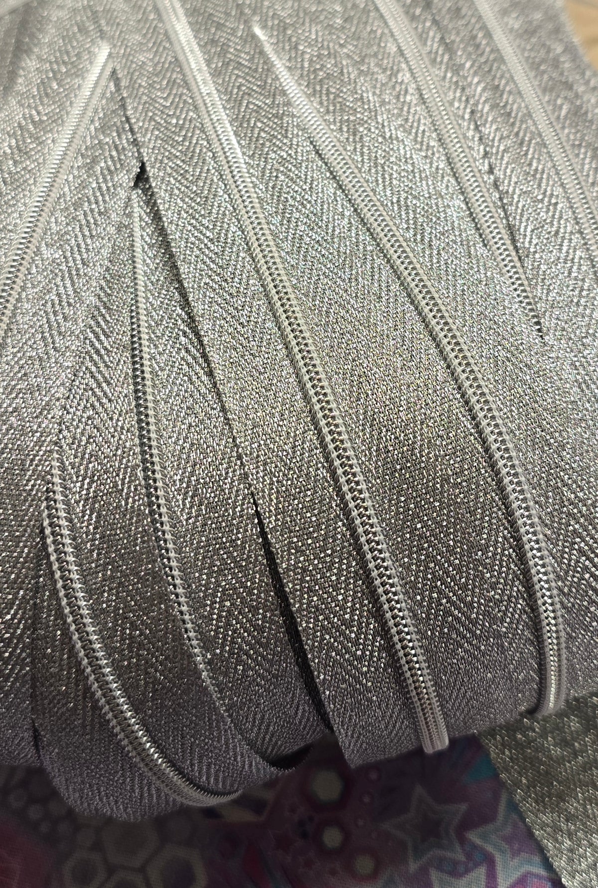 Size 3# Metallic SASSY SILVER Continuous Zipper tape