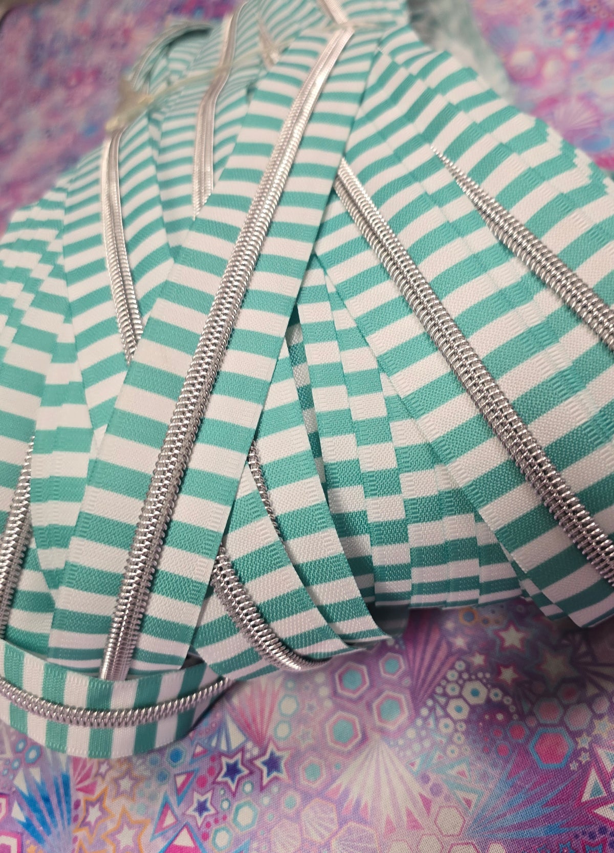 SIZE 5# AQUA AND WHITE STRIPES silver Teeth continuous zipper tape