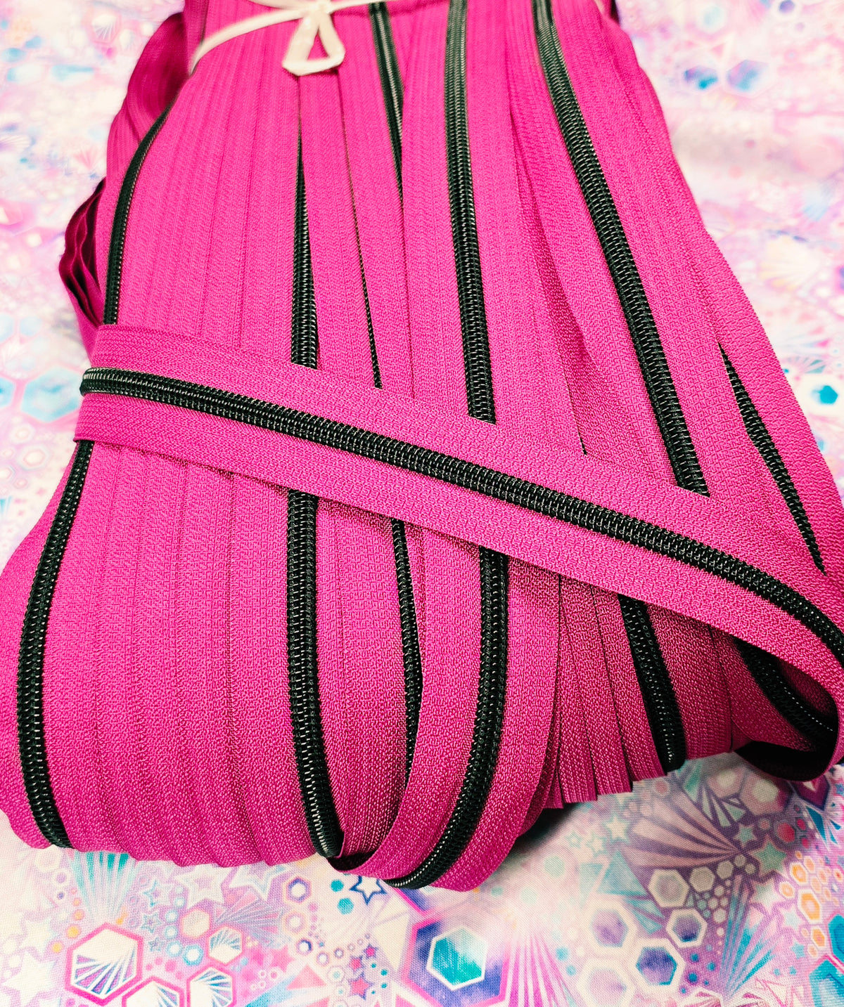 SIZE 5# NEONS HOT PINK Black Teeth continuous zipper tape