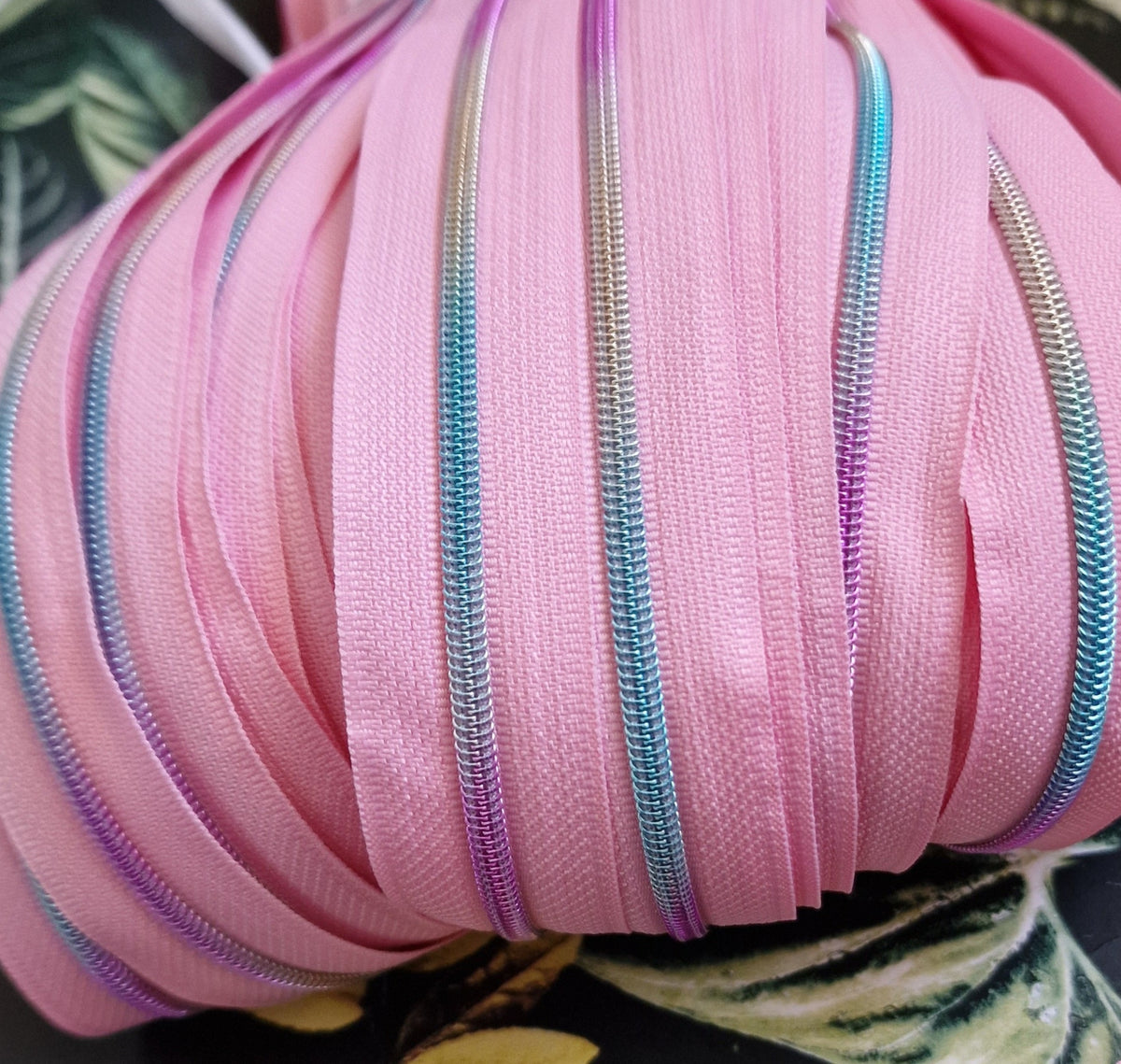 Size 3# Rainbow teeth  CANDY PINK continuous zipper tape