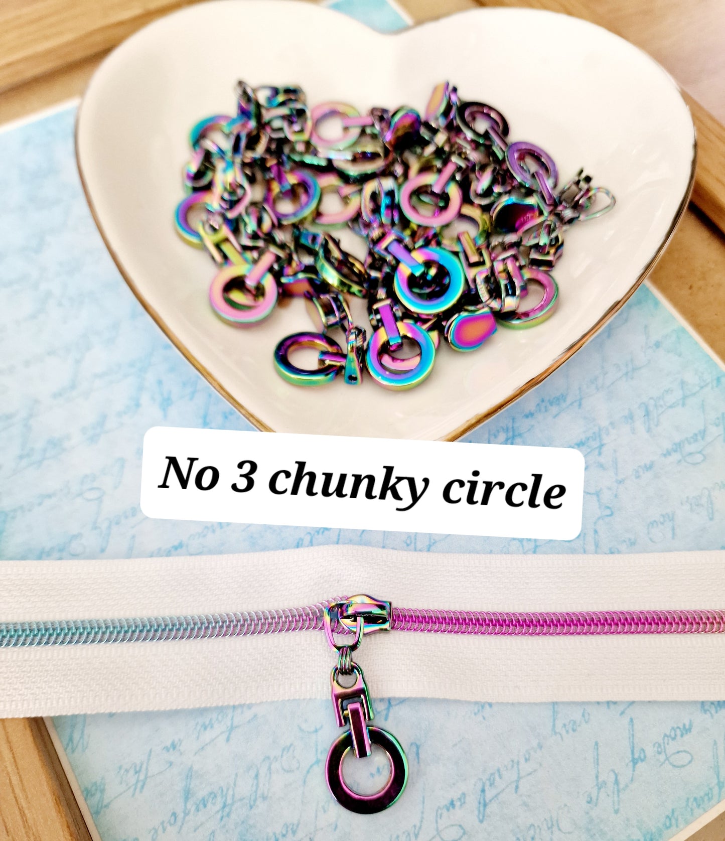 Size 3 zip pull chunky circle