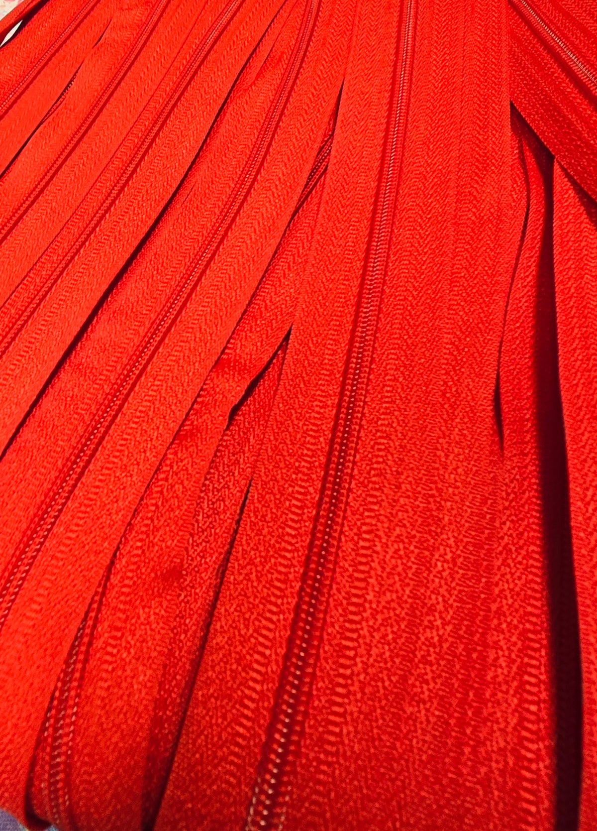 Size 3# one colour zipper tape BRIGHT RED 1m pieces