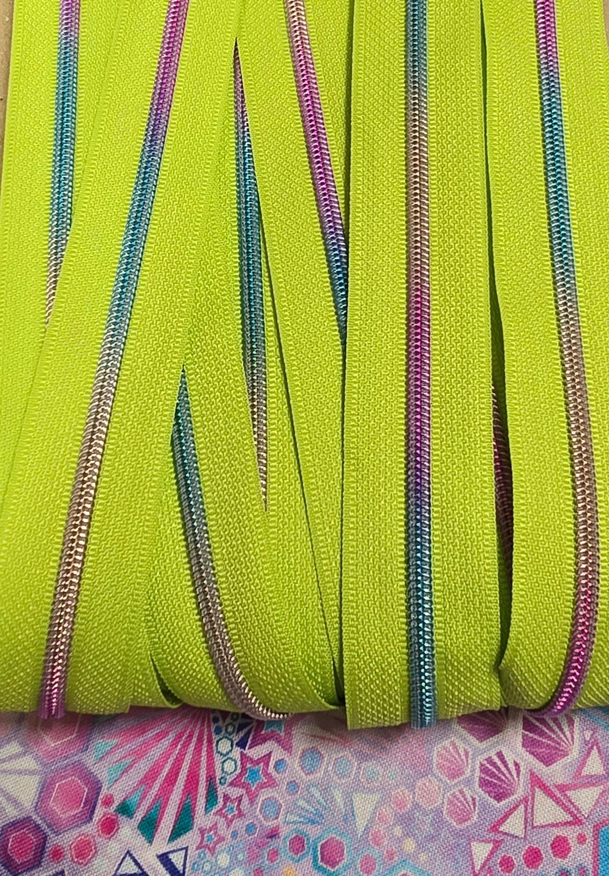Size 3# Rainbow teeth NEON LUMI GREEN continuous zipper tape
