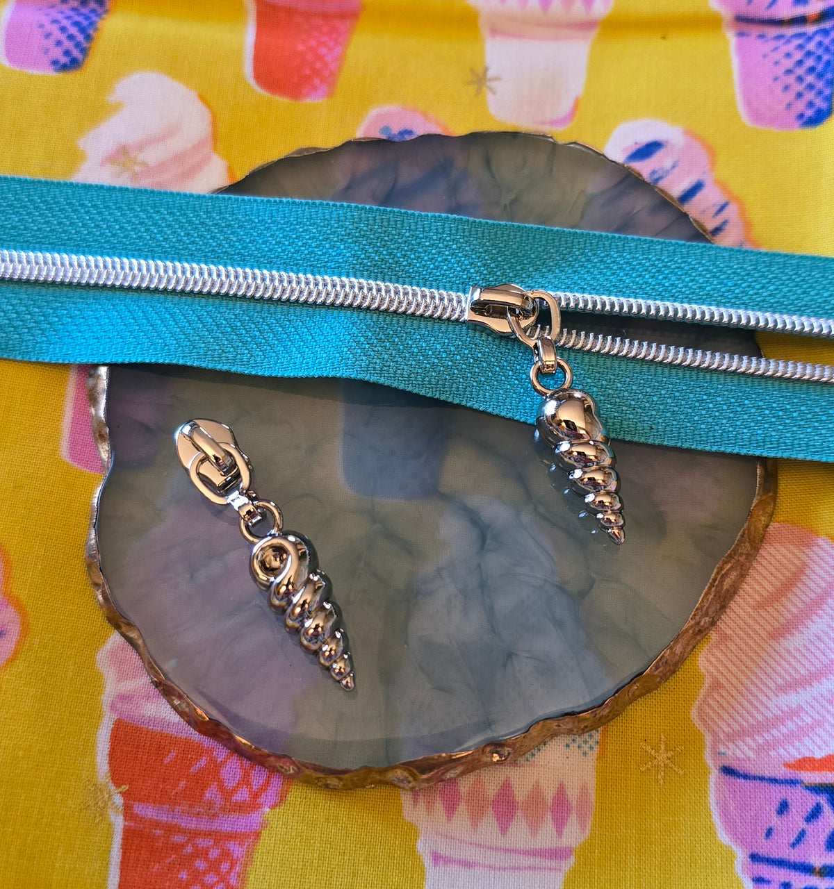 Size 3 zip pull SILVER 3D CONCH SHELL