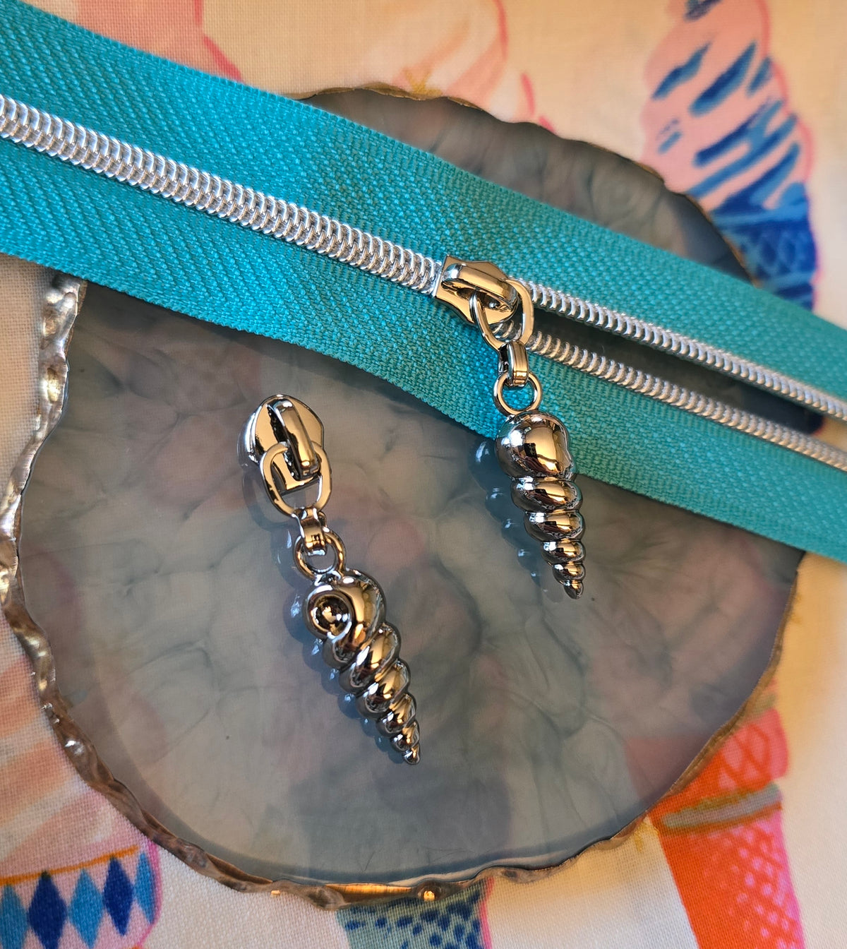 Size 3 zip pull SILVER 3D CONCH SHELL