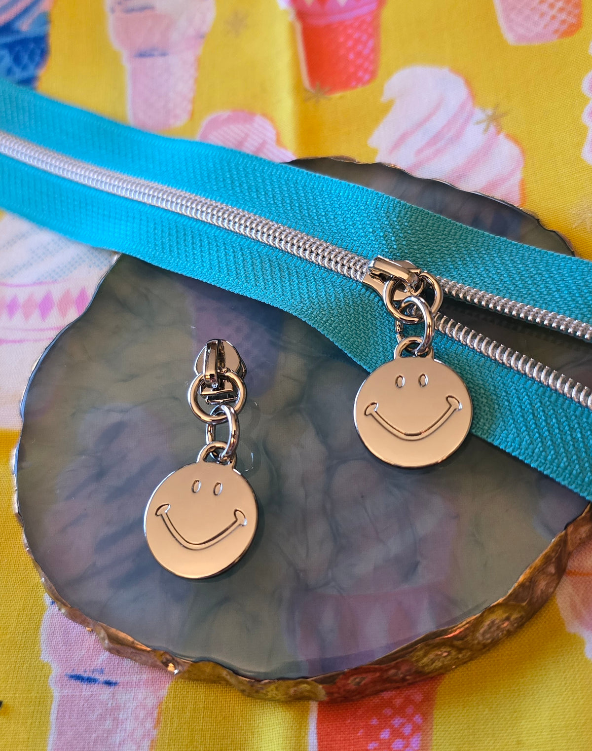 Size 3 zip pull SILVER SMILEY FACE