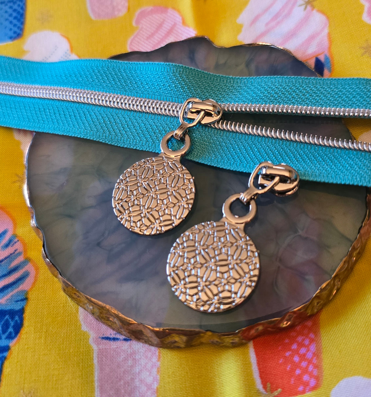 Size 3 zip pull SILVER FLOWER OF LIFE