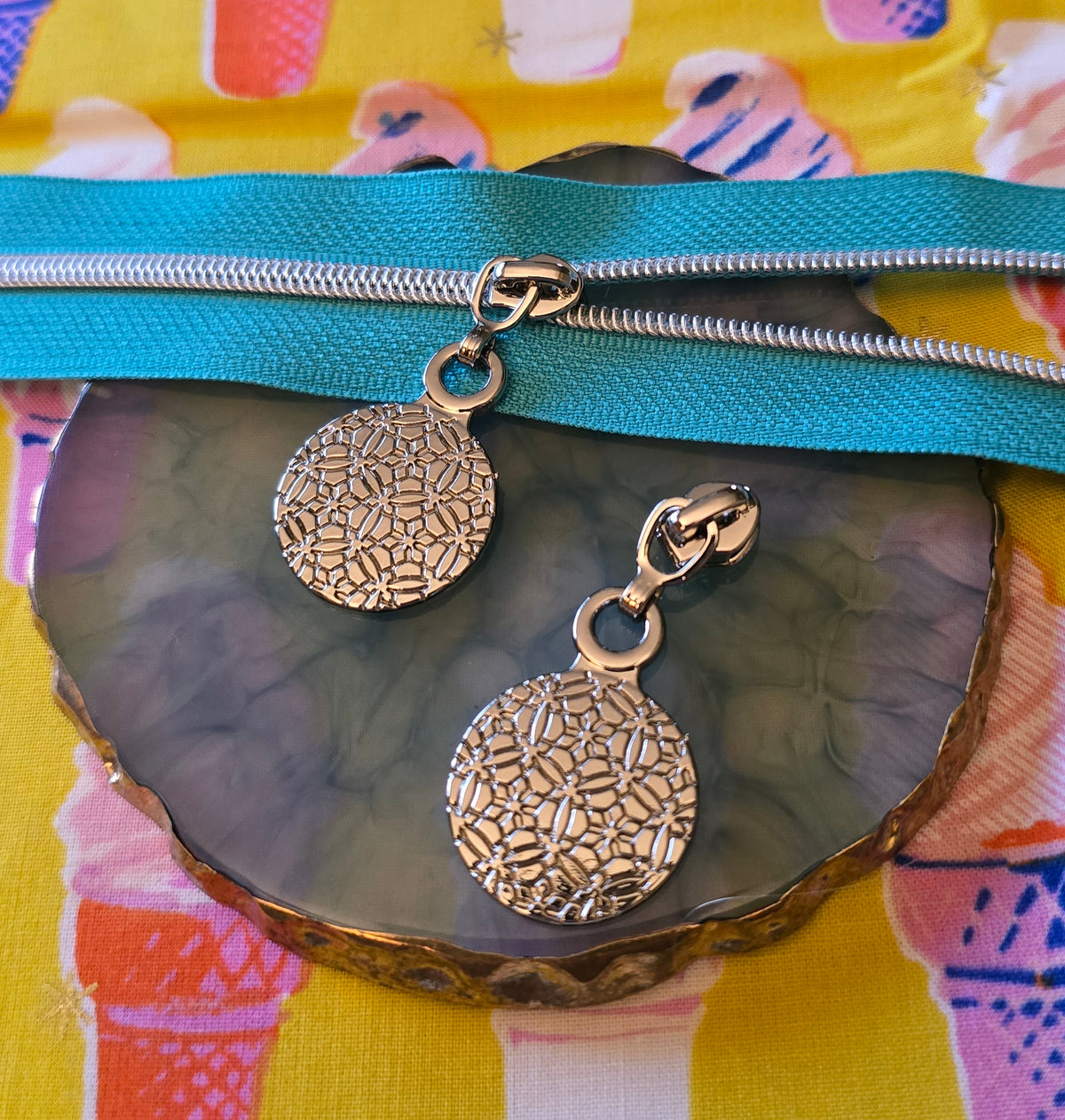 Size 3 zip pull SILVER FLOWER OF LIFE