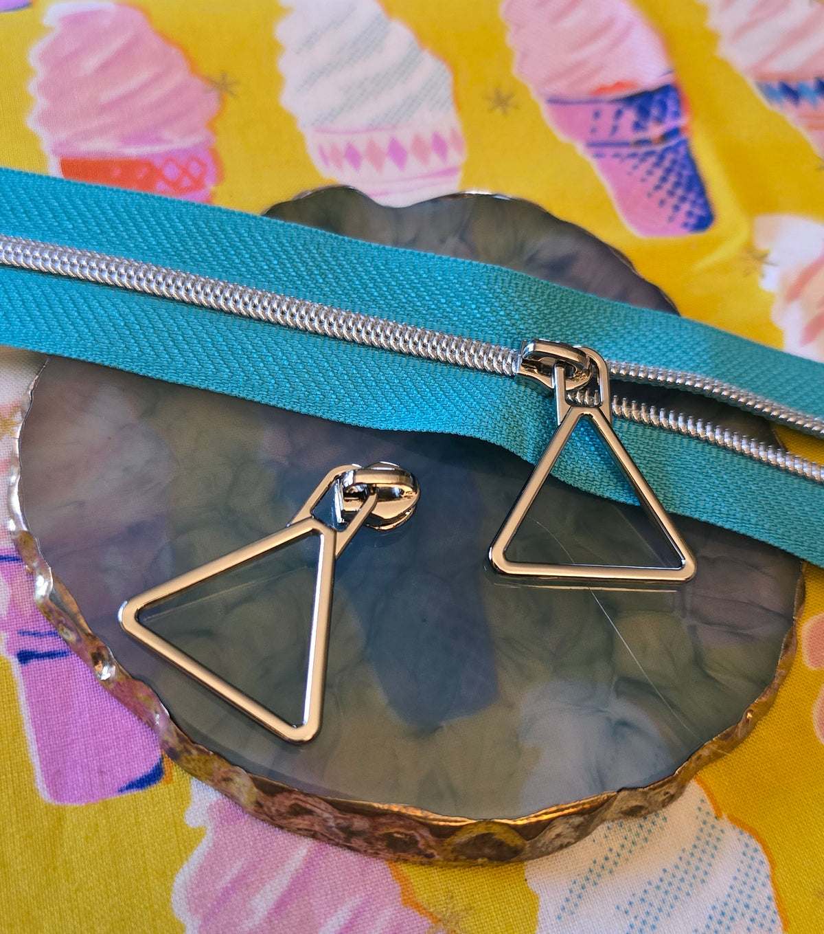 Size 3 zip pull SILVER TRIANGLE