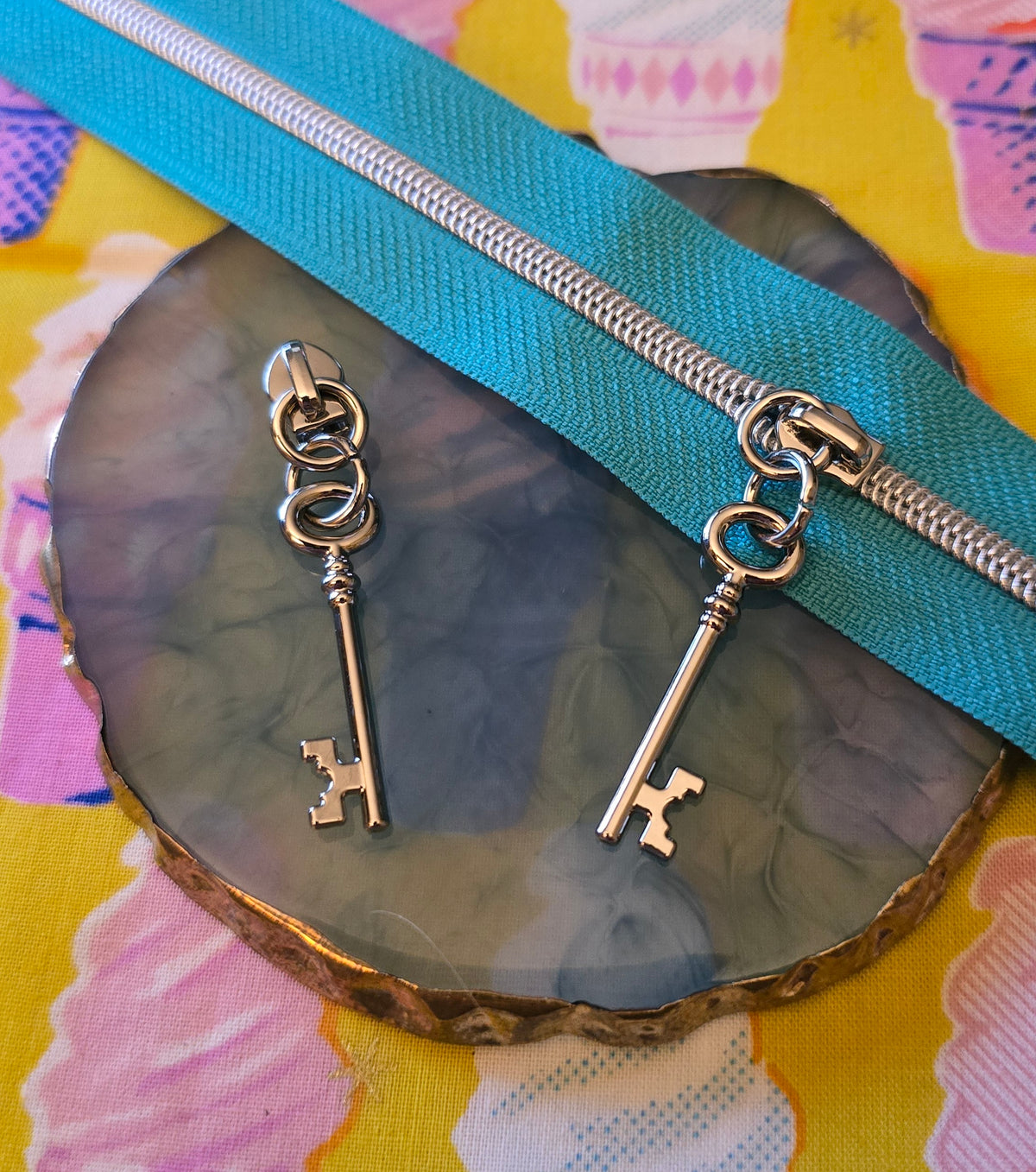 Size 3 zip pull SILVER VINTAGE  KEY