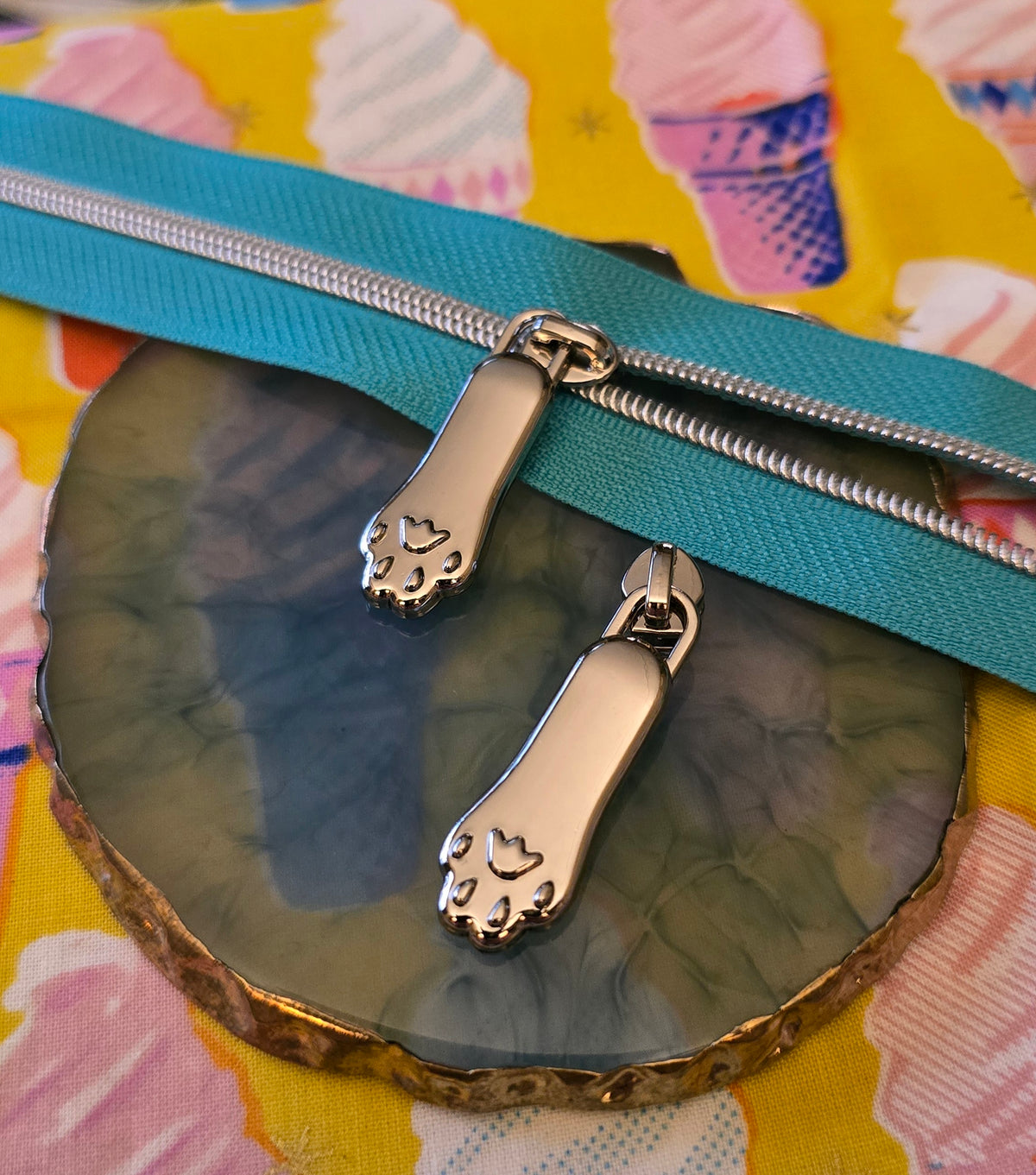 Size 3 zip pull SILVER CAT PAW