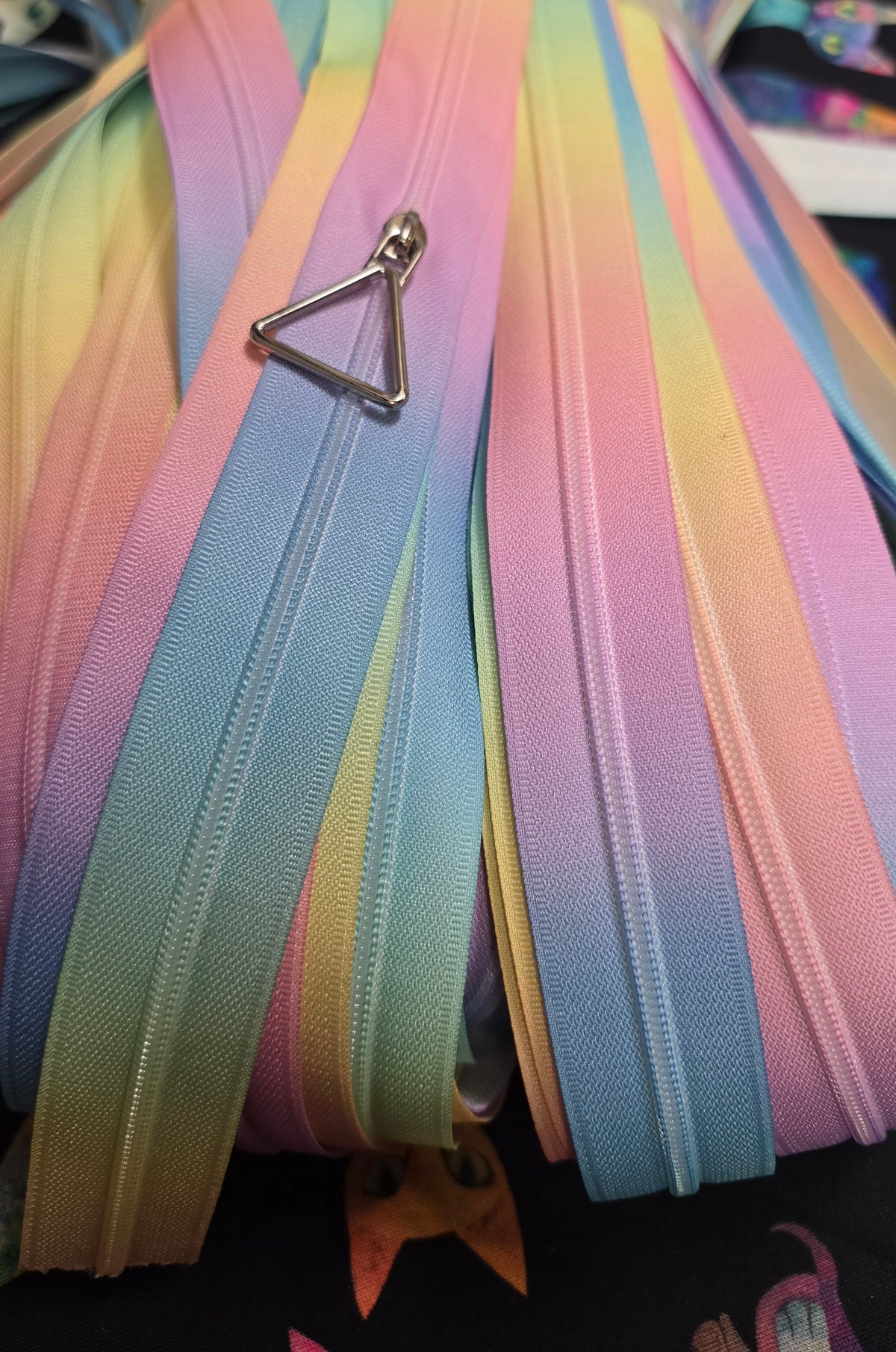 Size 3# RAINBOW PASTEL continuous zipper tape