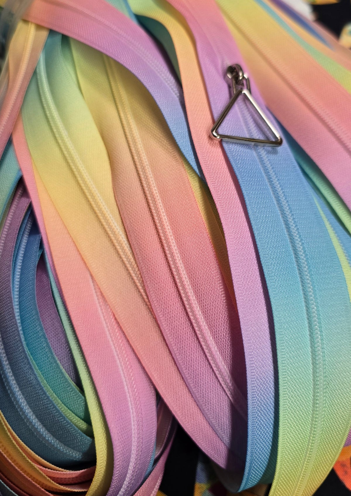 Size 3# RAINBOW PASTEL continuous zipper tape