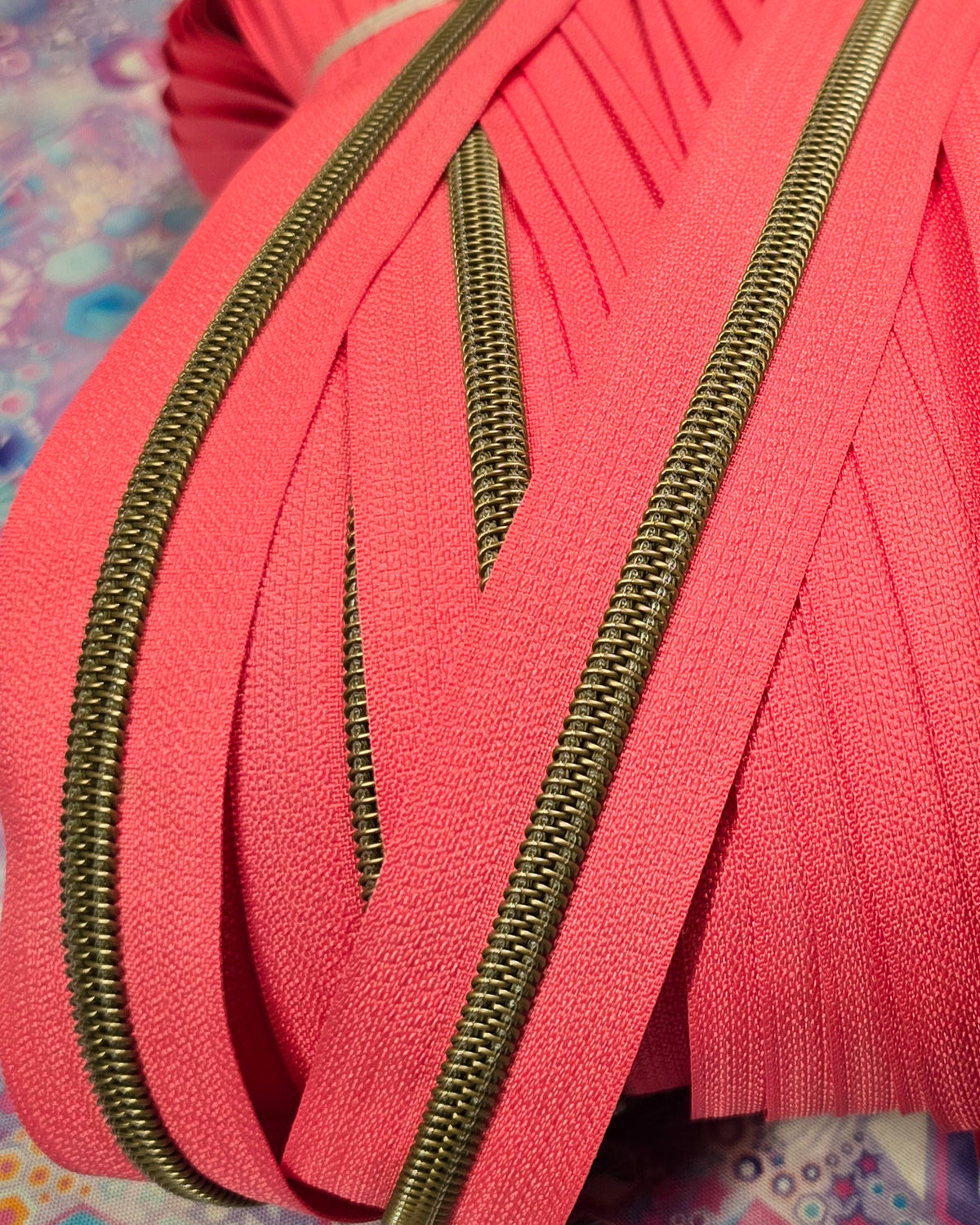 SIZE 5# NEON CORAL PINK Antique brass Teeth continuous zipper tape