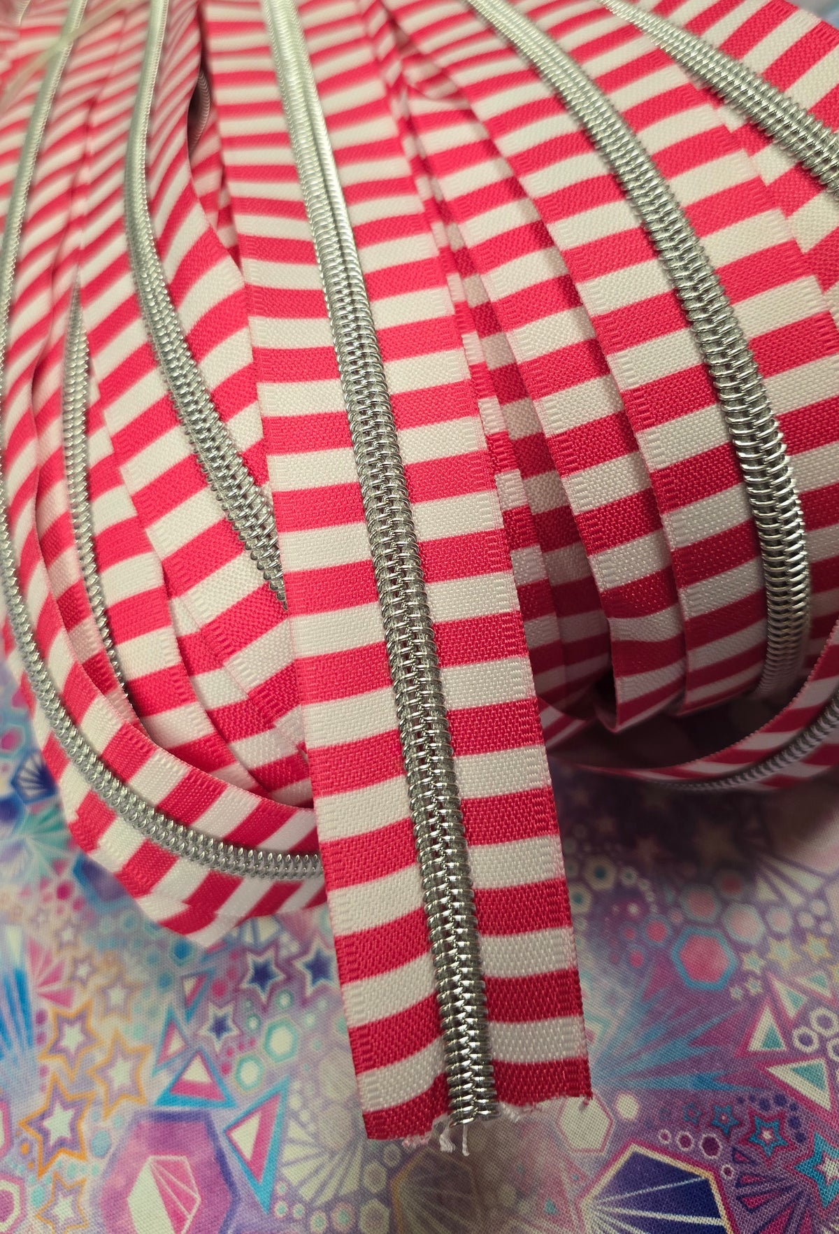 SIZE 5# PINK AND WHITE CANDY STRIPES silver Teeth continuous zipper tape