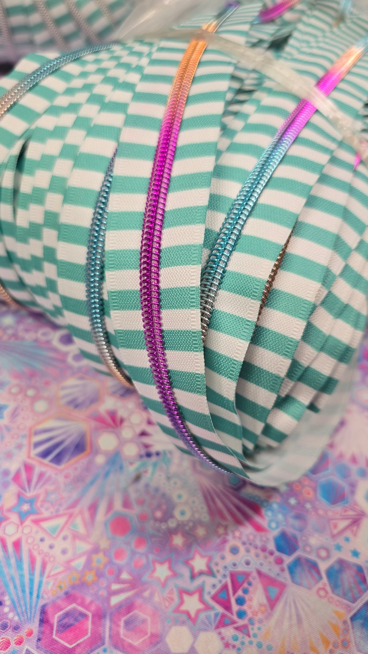 SIZE 5# Aqua and white stripes Rainbow Teeth continuous zipper tape