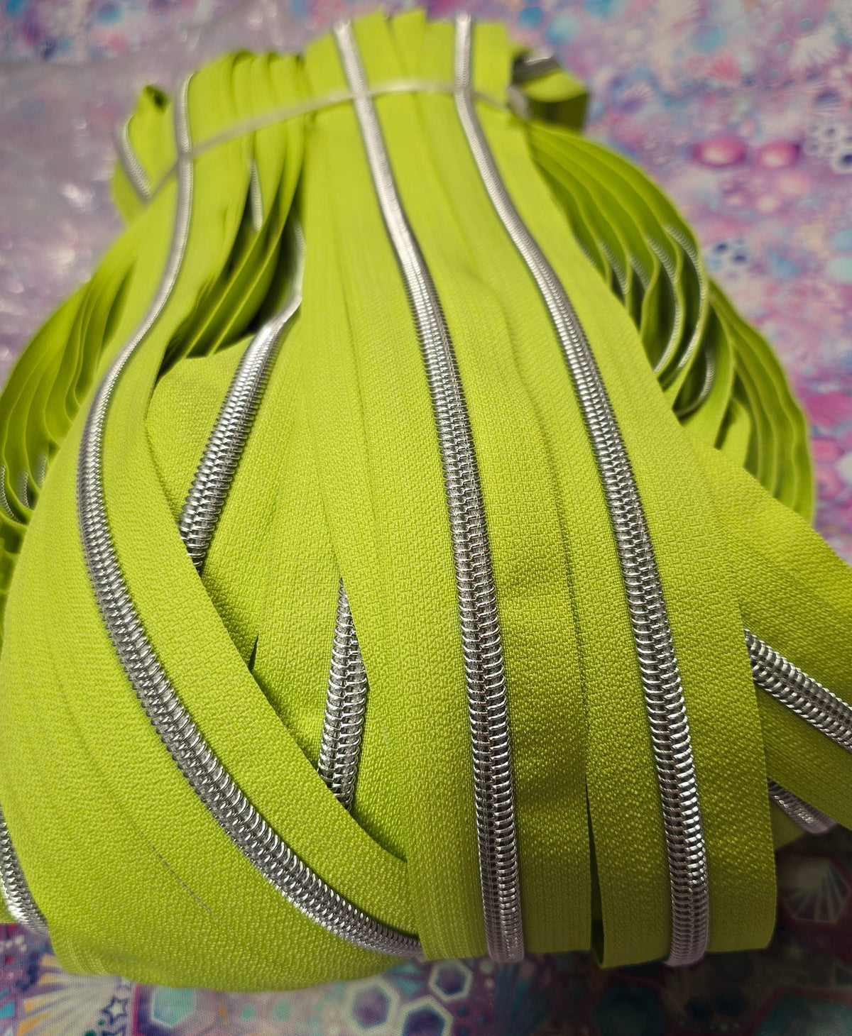 SIZE 5# SILVER Teeth NEON lumi green continuous zipper tape