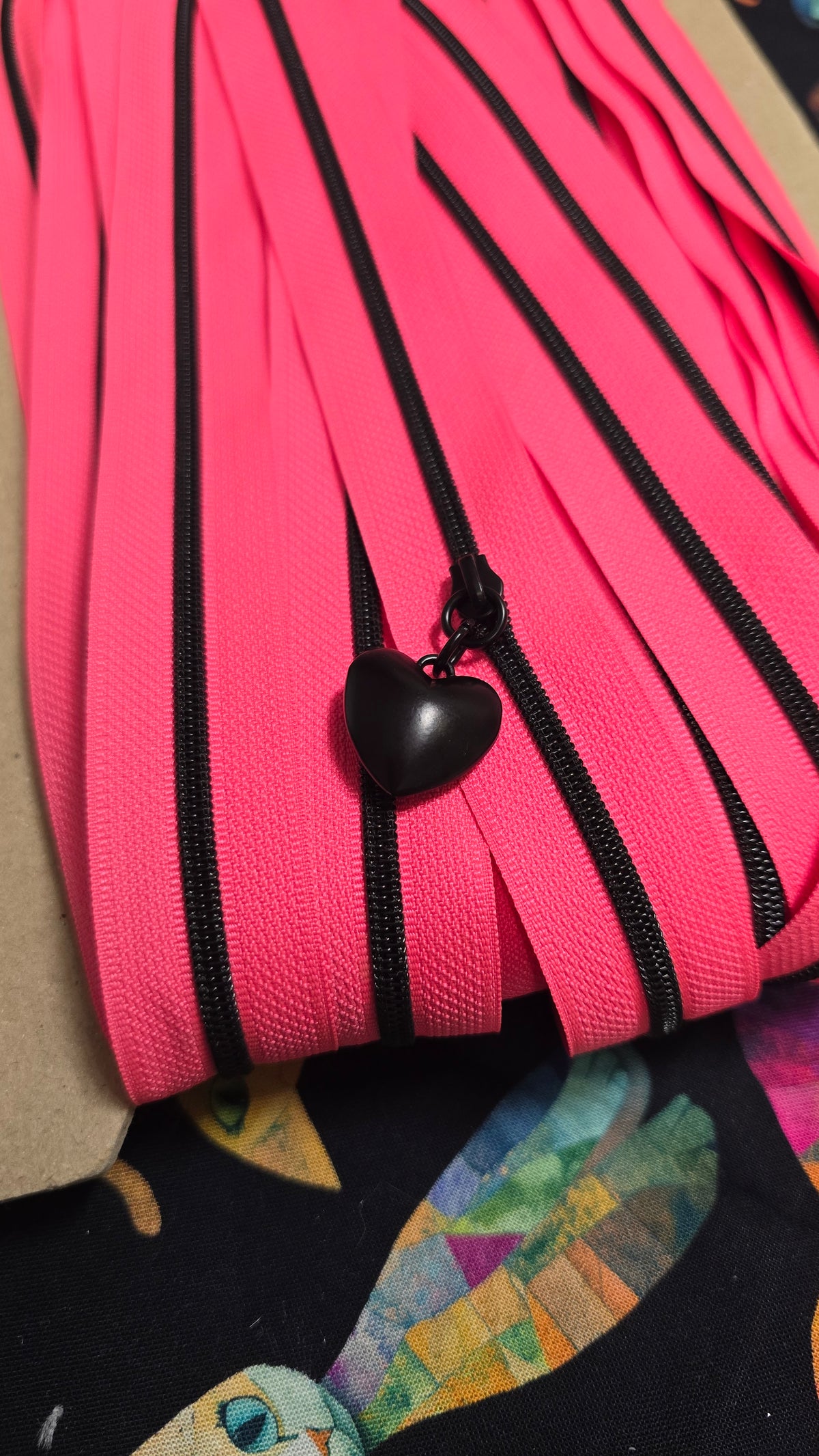 Size 3# Black teeth NEON LUMI PINK  continuous zipper tape