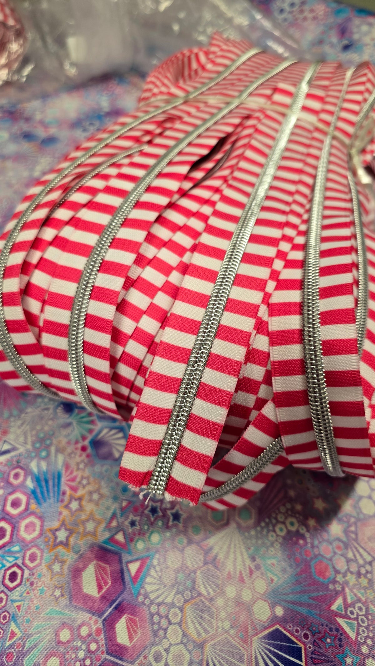 SIZE 5# PINK AND WHITE CANDY STRIPES silver Teeth continuous zipper tape