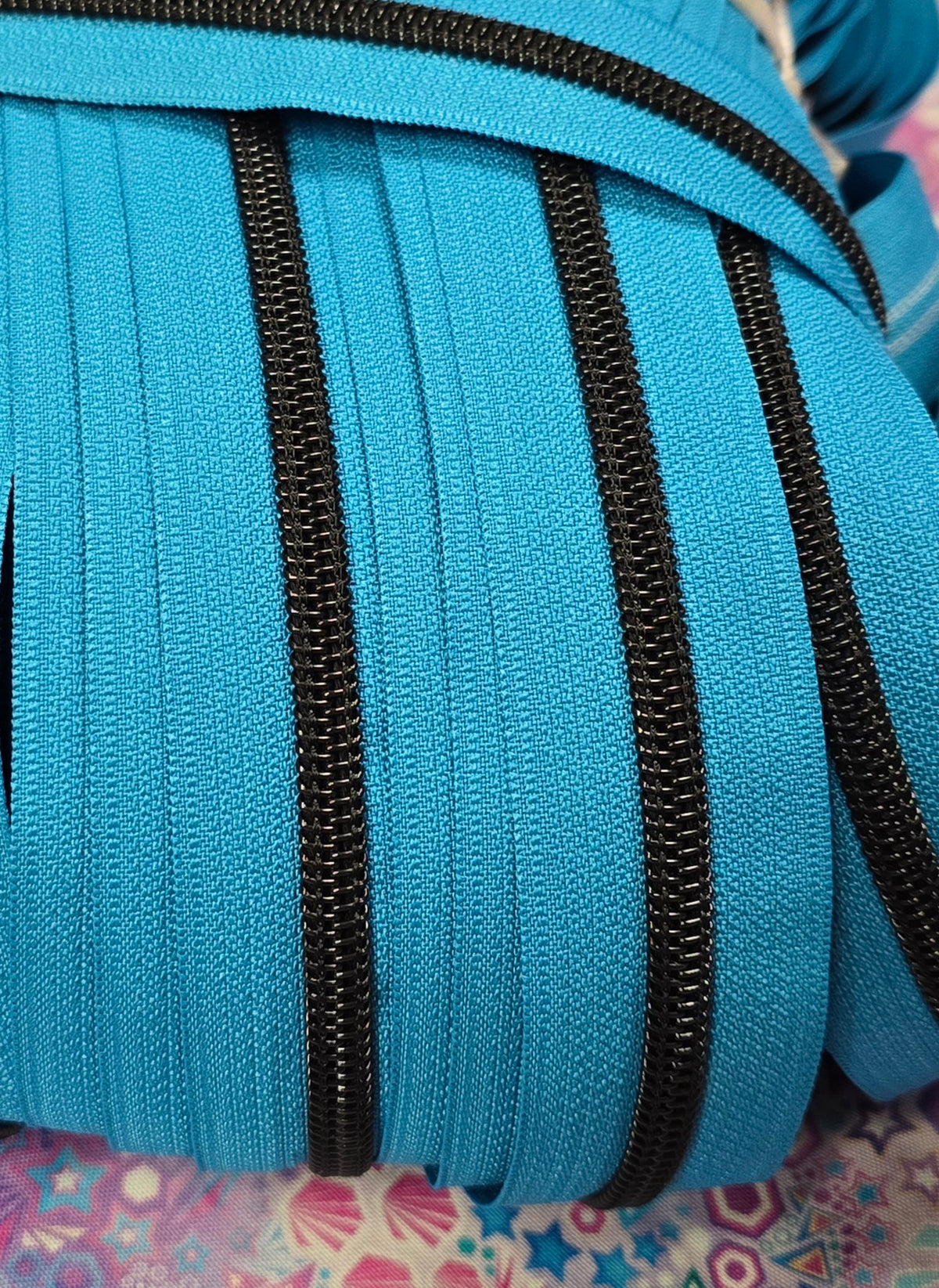 SIZE 5# NEONS ELECTRICK BLUE Black Teeth continuous zipper tape