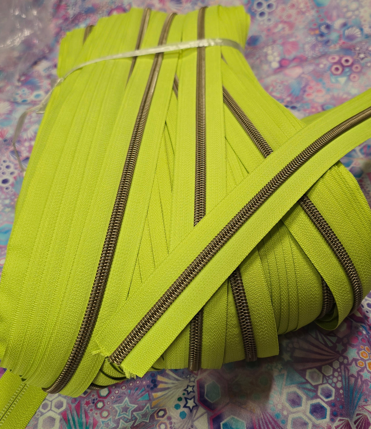 SIZE 5# Neon lumi green Antique brass Teeth continuous zipper tape