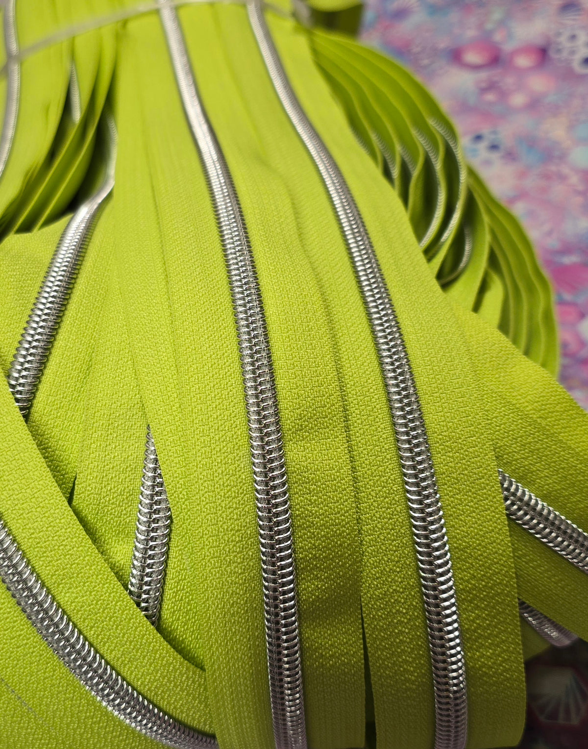SIZE 5# SILVER Teeth NEON lumi green continuous zipper tape