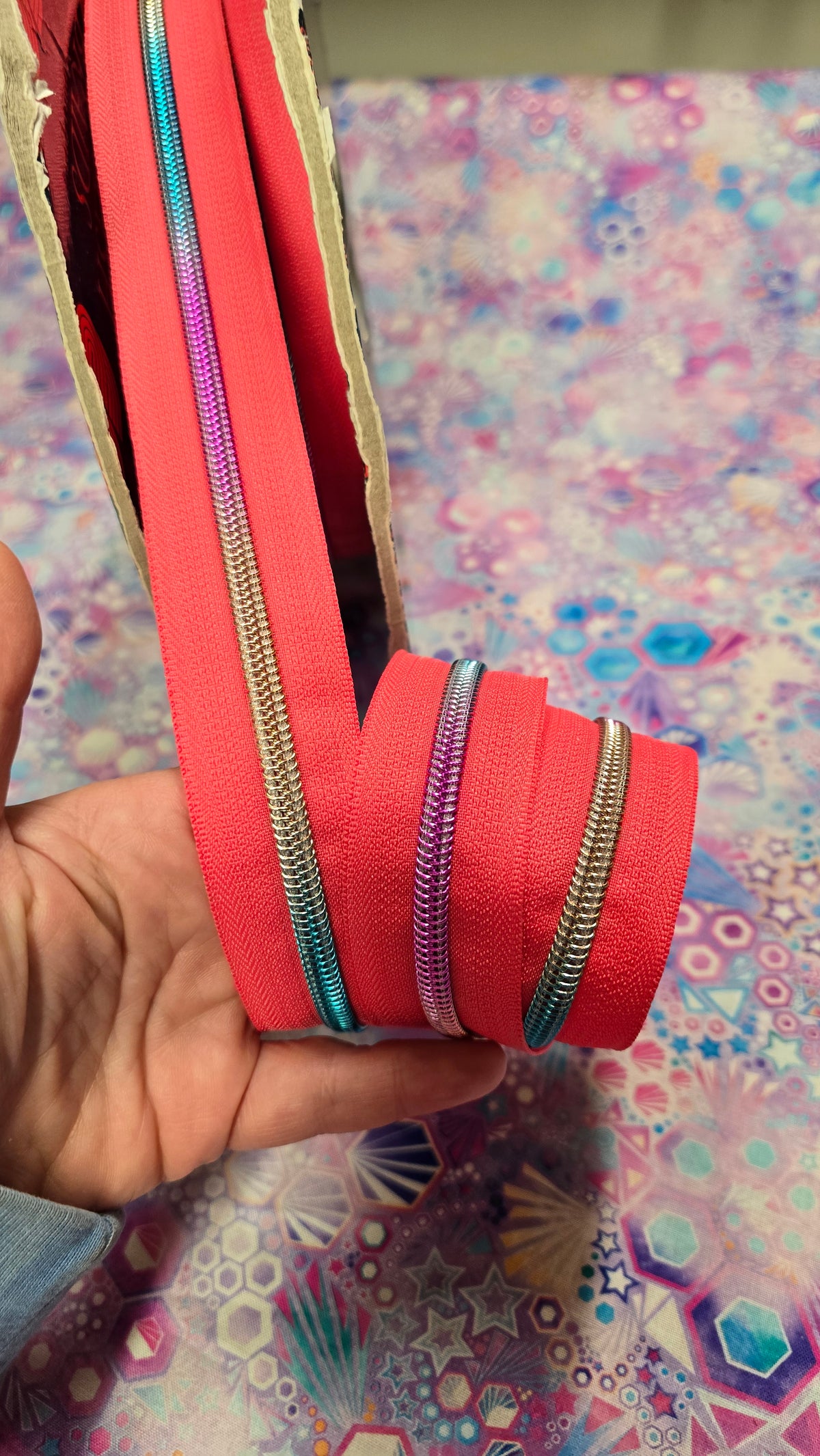 SIZE 5# Coral Neon Pink Rainbow Teeth continuous zipper tape